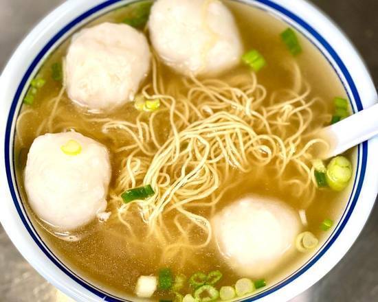 Cuttlefish Ball Noodle in Soup 墨魚丸湯麵